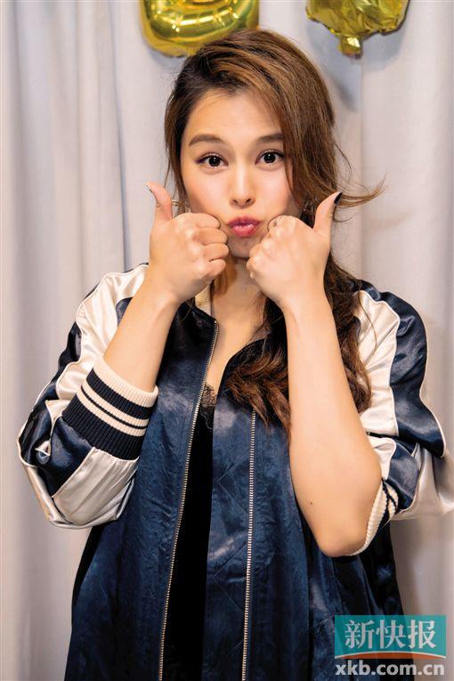 李幸倪生日歌迷为她唱歌