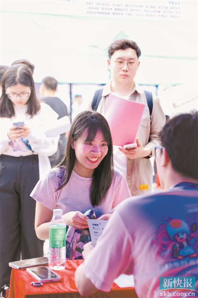 企业技术岗位需求量大学生回乡工作意愿渐强